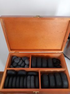 Massage aux pierres chaudes - Acupuncture, vibration, réflexologie, énergie, médecine traditionnelle chinoise, soins ayurvédiques - L'origine de l'Harmonie by Nadine